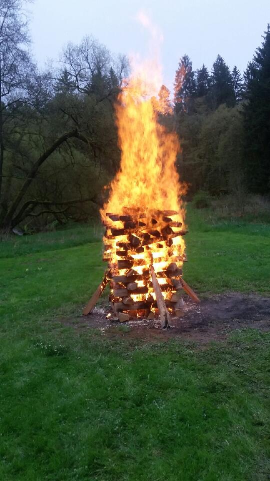 Feuerdrache & Yoga Spirit - ein Feuerlauf Seminar für Anfänger und Fortgeschrittene